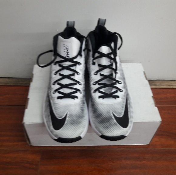 Nike - Picture 3 of 4